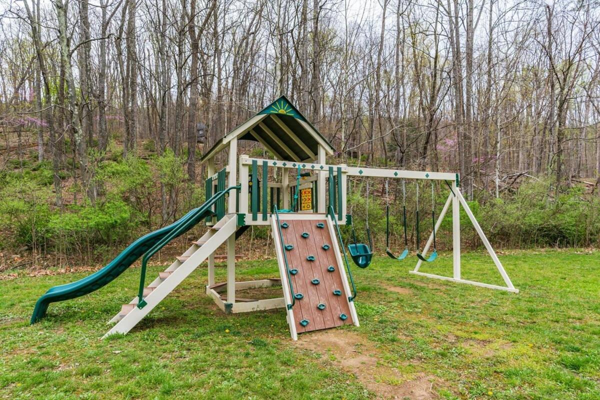 Huge Cabin W Hot Tub, Deck, Grill, Fire Pit, Wifi Berkeley Springs Exterior foto