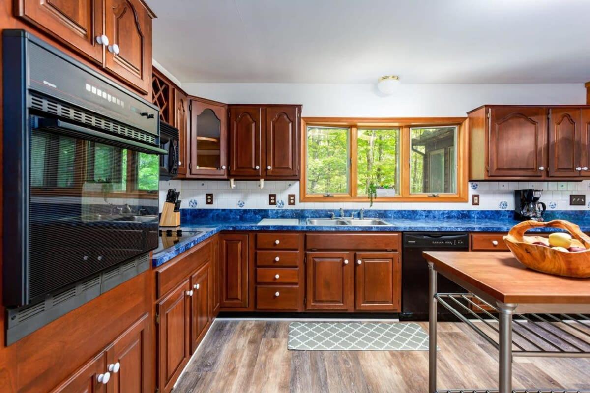 Huge Cabin W Hot Tub, Deck, Grill, Fire Pit, Wifi Berkeley Springs Exterior foto